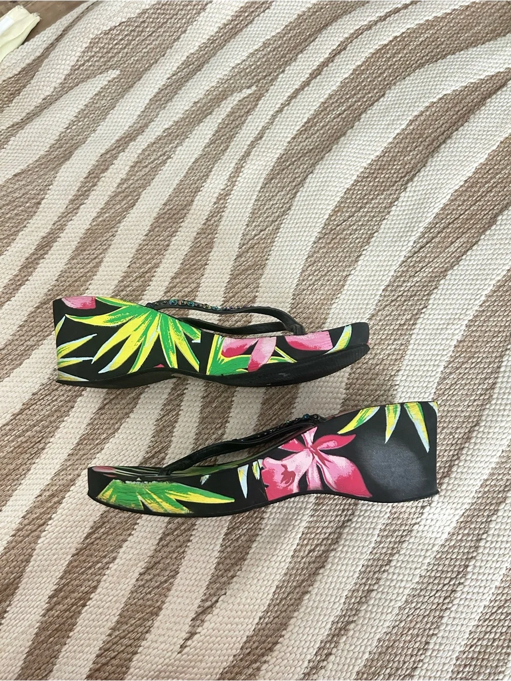 Tropical Floral Platform Flip Flops - Black and Pink with beaded straps size 7/8